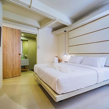 Hotel October Phuket Exterior photo