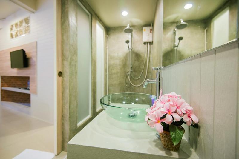 Hotel October Phuket Exterior photo