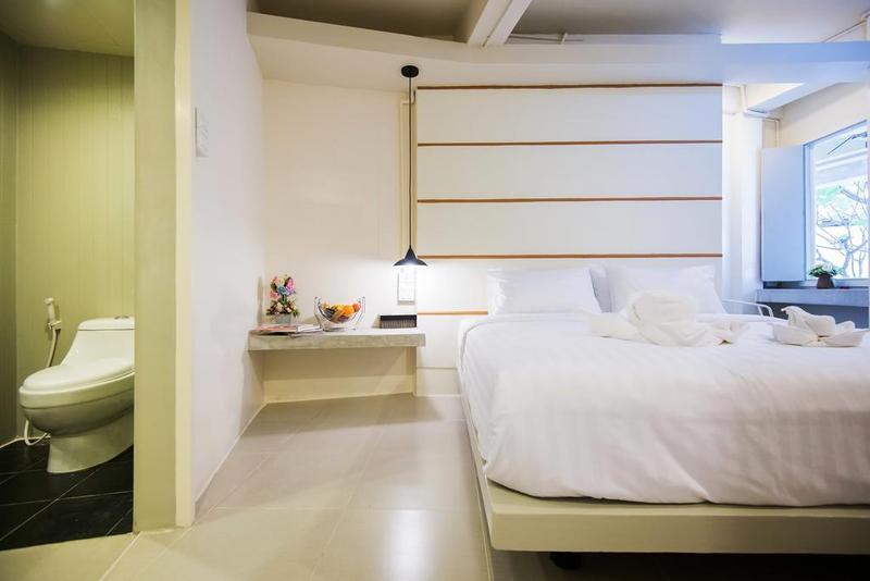 Hotel October Phuket Exterior photo