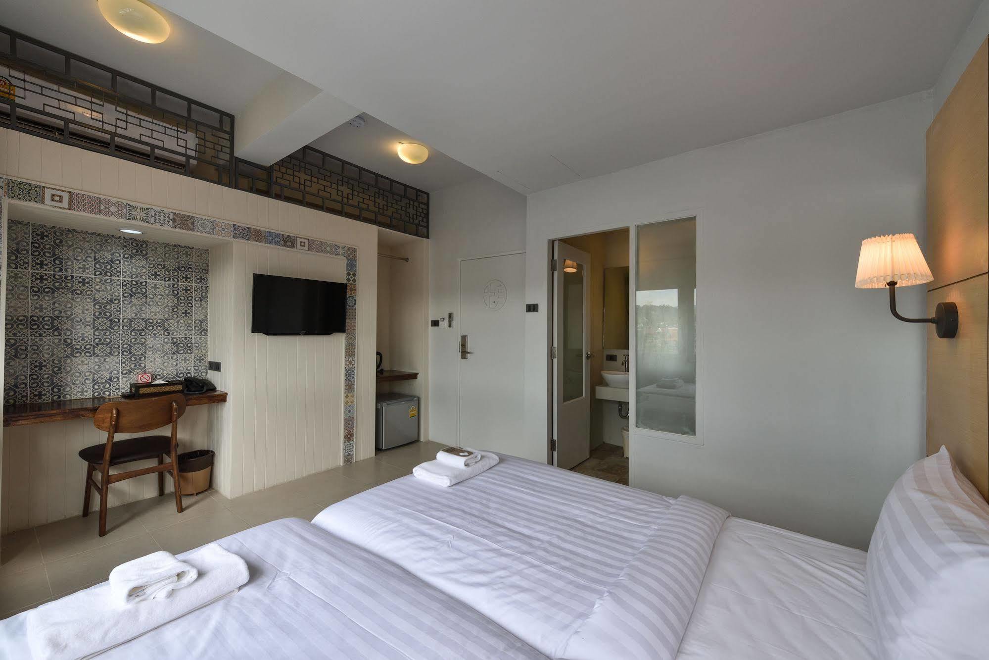 Hotel October Phuket Exterior photo