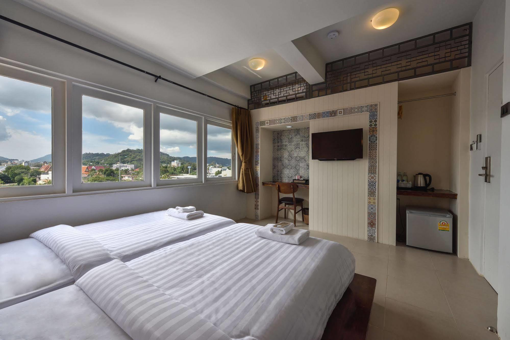 Hotel October Phuket Exterior photo