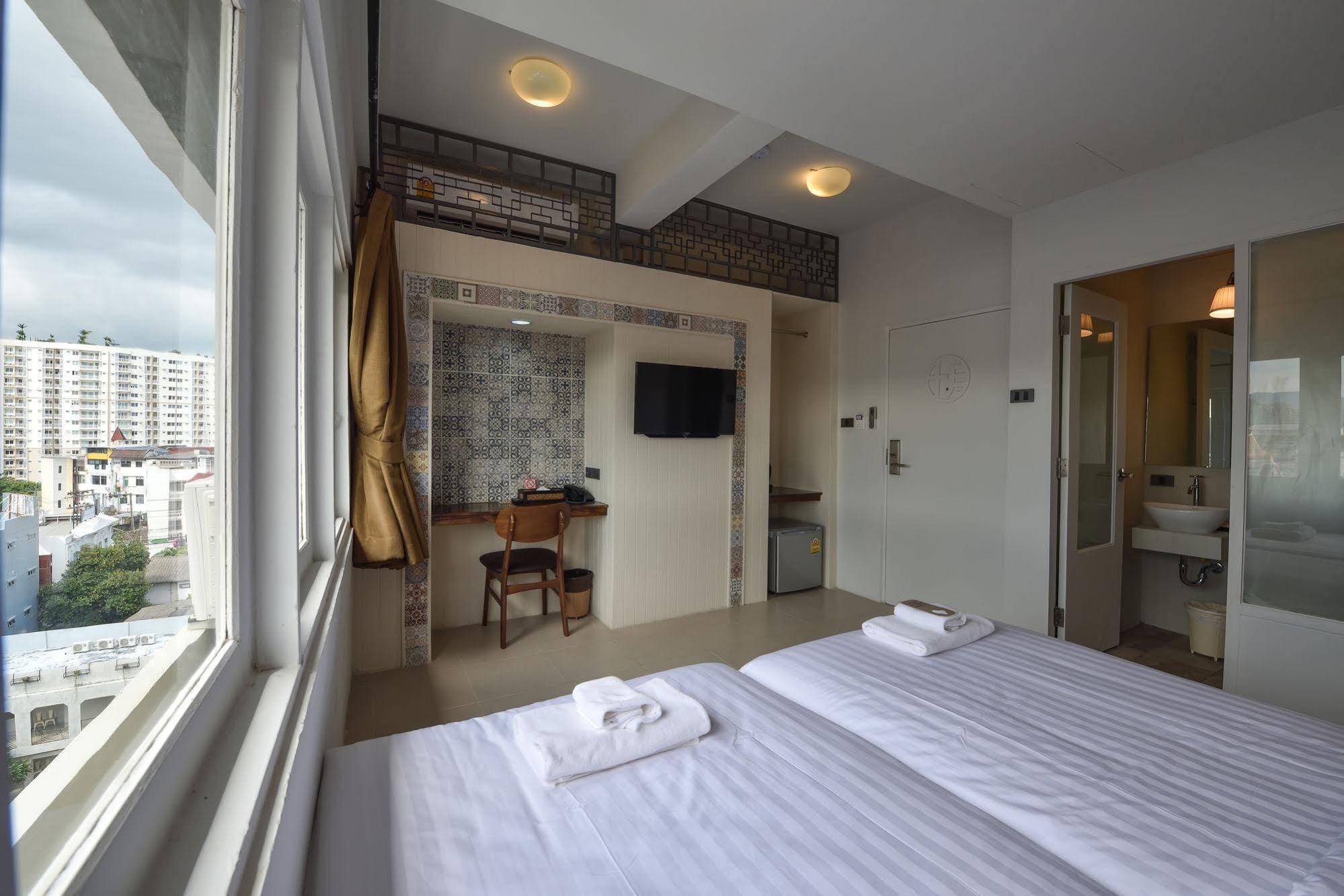 Hotel October Phuket Exterior photo