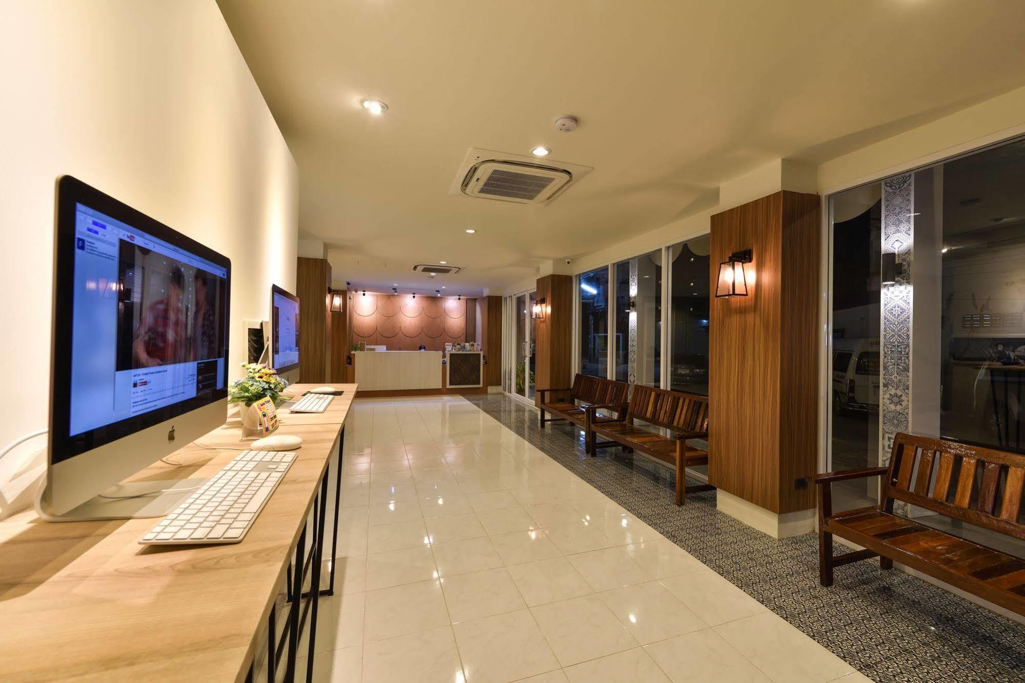 Hotel October Phuket Exterior photo