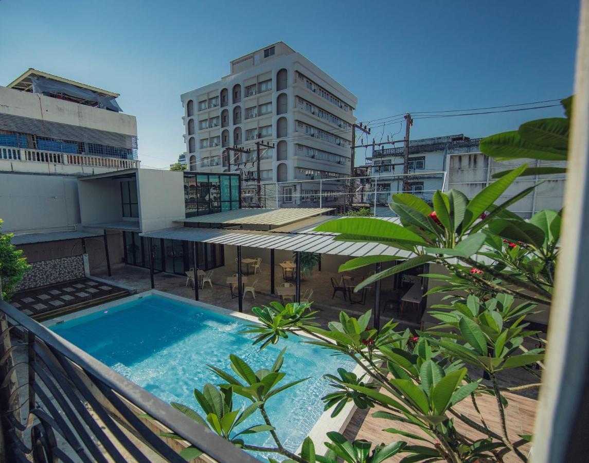 Hotel October Phuket Exterior photo